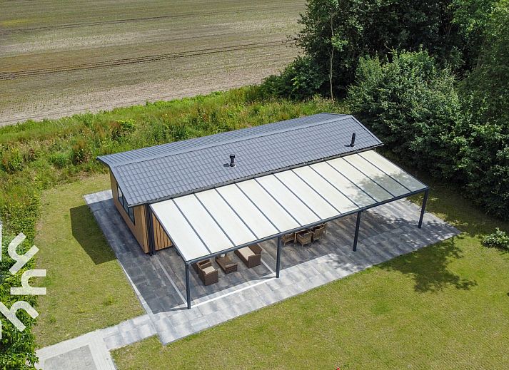 Luftaufnahme des Ferienhauses DG1468 in Havelte, Drenthe, mit umliegenden Feldern.