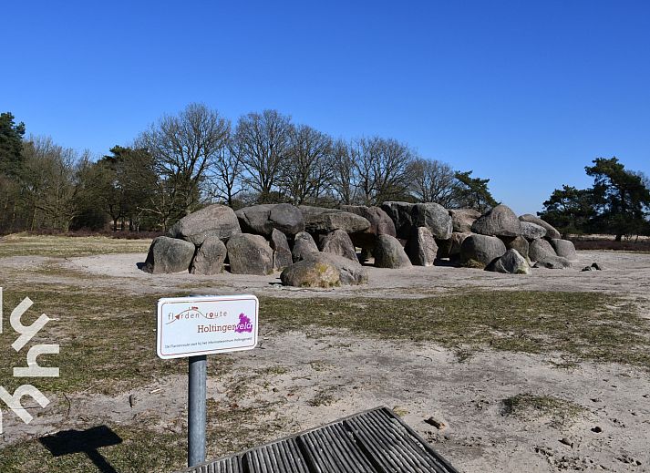 Luftaufnahme des Ferienhauses DG1468 in Havelte, Drenthe, mit umliegenden Feldern.