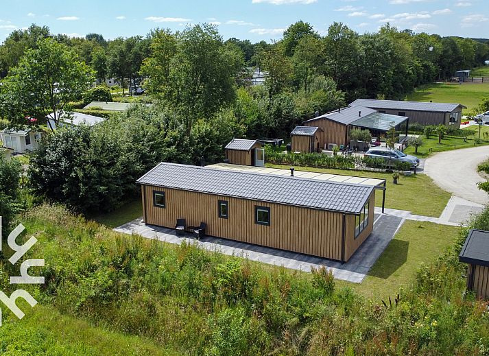 Gemuetliches Wohnzimmer im Ferienhaus DG1468 in Havelte, Drenthe, mit bequemer Sitzecke.