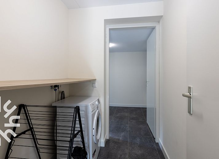 Luxurioeses Badezimmer mit begehbarer Dusche im Ferienhaus DG1450 Havelte, Suedwest-Drenthe.