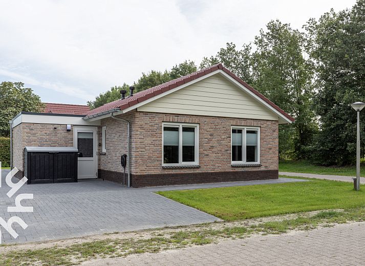 Luxurioeses Badezimmer mit begehbarer Dusche im Ferienhaus DG1450 Havelte, Suedwest-Drenthe.