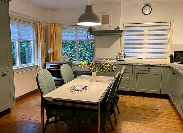 Rustiek vakantiehuis in Diever, Drenthe omringd door bosrijke natuur.