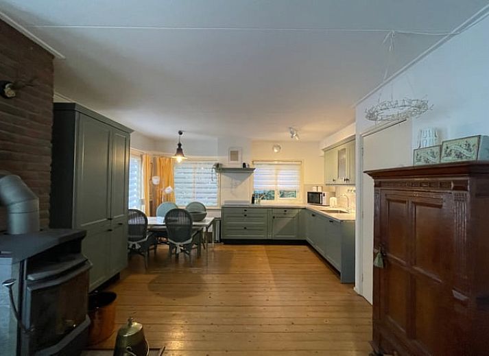 Rustiek vakantiehuis in Diever, Drenthe omringd door bosrijke natuur.