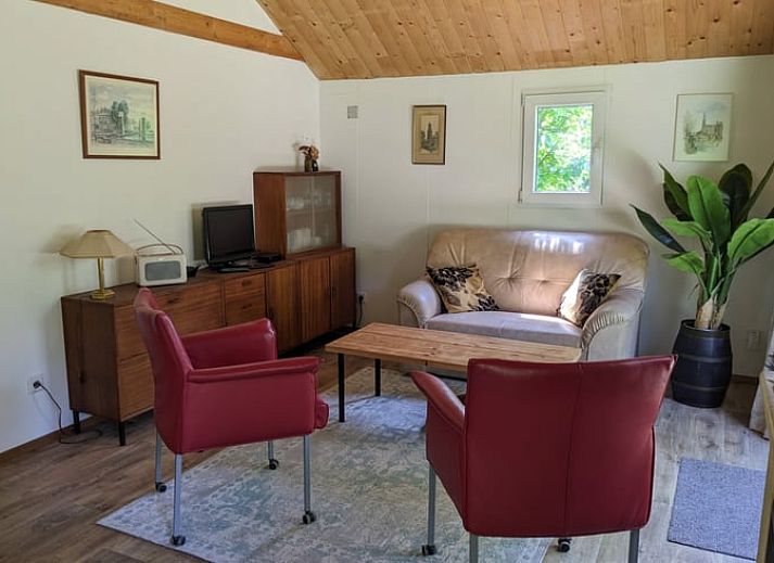 Knusse keuken in Vakantiehuis in Diever, ideaal voor een ontspannen verblijf.