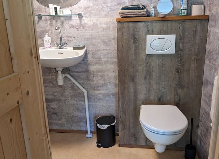 Knusse keuken in Vakantiehuis in Diever, ideaal voor een ontspannen verblijf.