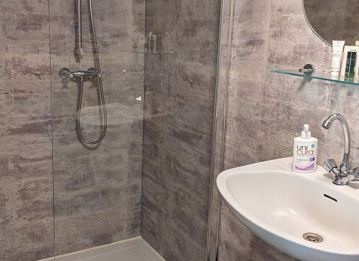 Knusse keuken in Vakantiehuis in Diever, ideaal voor een ontspannen verblijf.