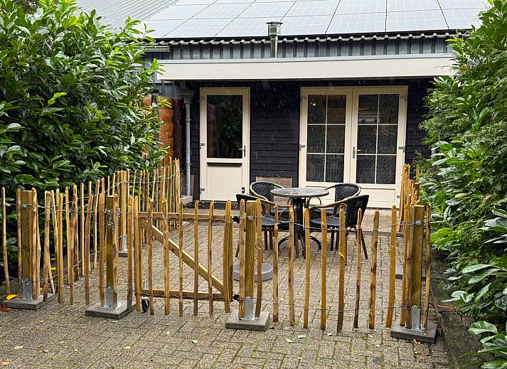 Stilvolles Interieur des Ferienhauses DG2052 in Diever, Suedwest-Drenthe, mit gemuetlicher Sitzecke und moderner Einrichtung.