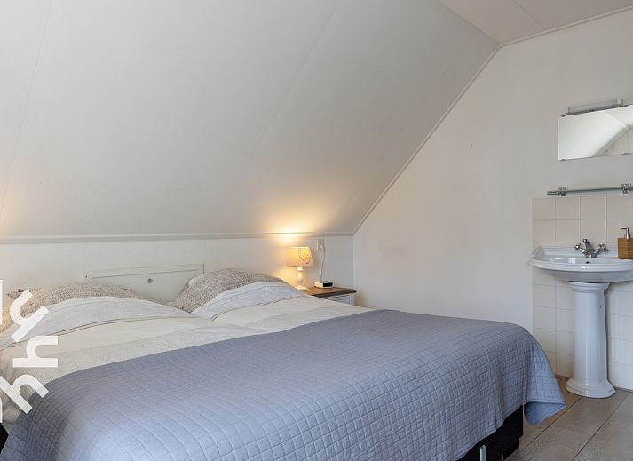 Parkeerplaats bij DG264 vakantiehuis in Diever, Zuidwest Drenthe. Ruime en schaduwrijke plek.