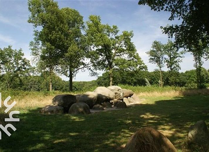 Gezellige woonkamer van DG264 vakantiehuis in Diever, Zuidwest Drenthe met comfortabele stoelen.