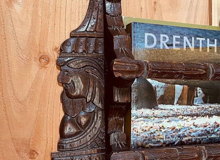 Moderne badkamer met glazen douche in Vakantiehuisje in Zuidwolde, Drenthe