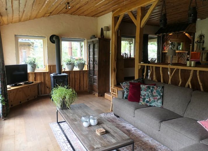 Huisje in Zuidwolde, een charmant vakantiehuis omringd door groene natuur in Zuidwest Drenthe, ideaal voor een ontspannen verblijf.