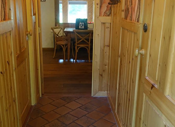 Huisje in Zuidwolde, een charmant vakantiehuis in Zuidwest Drenthe, omgeven door weelderige natuur en een serene tuin.