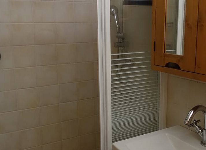 Huisje in Zuidwolde, een charmant vakantiehuis in Zuidwest Drenthe, omgeven door weelderige natuur en een serene tuin.