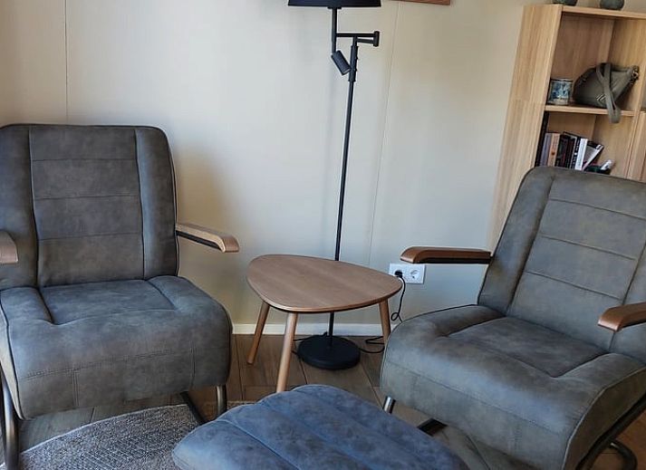 Gemuetliche Sitzecke auf der Terrasse des Ferienhauses in Zuidwolde, Suedwest-Drenthe.