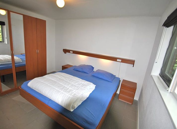 Vakantiehuis in Ruinen, gelegen in het groene hart van Zuidwest Drenthe, biedt een charmant terras en serene bosrijke omgeving.