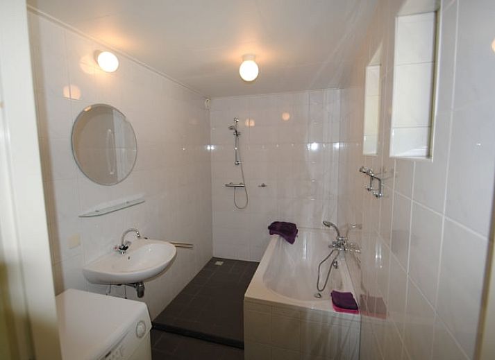 Moderne keuken in Vakantiehuis in Ruinen, Zuidwest Drenthe. Geniet van comfort en natuur in deze ruime vakantiewoning.