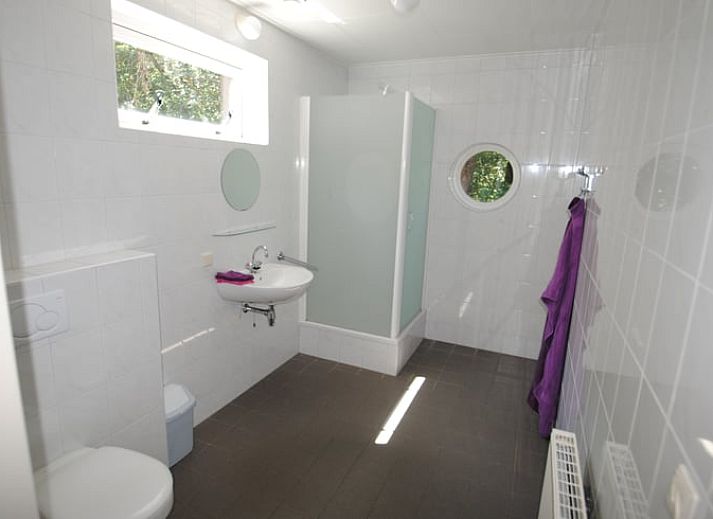 Moderne keuken in Vakantiehuis in Ruinen, Zuidwest Drenthe. Geniet van comfort en natuur in deze ruime vakantiewoning.