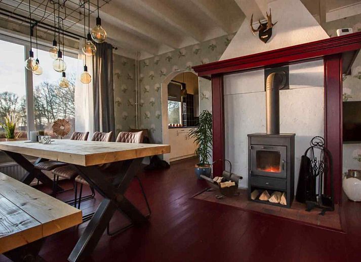 Comfortabele slaapkamer met uitzicht op natuur bij DG751 in Ruinen, Zuidwest Drenthe.