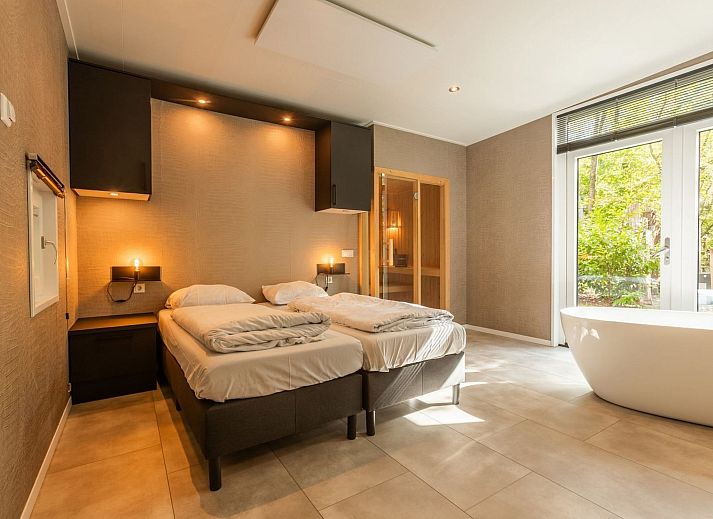 Verblijf 2007155 - Vakantiewoning Zuidwest Drenthe - Vakantiehuis De Wiltzangh - Bosrand Wellness Cabin Premium |