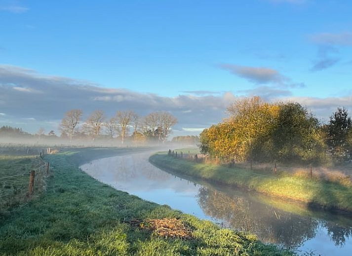 Komfortables Schlafzimmer im Ferienhaus in Ruinen, Suedwest-Drenthe. Ferienhaus mit luxurioesen Handtuechern und ruhiger Atmosphaere fuer einen erholsamen Aufenthalt.