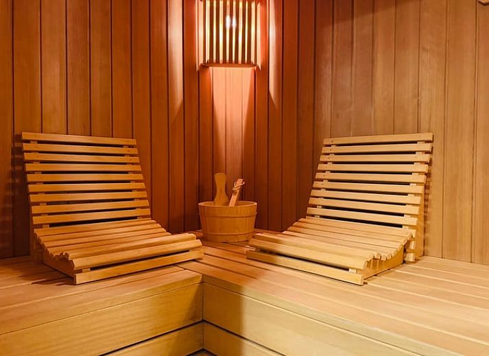 Moderne keuken in Vakantiehuisje in Ruinen, Zuidwest Drenthe, met ruime eethoek en luxe apparatuur.