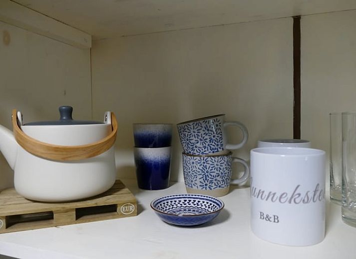 Gemuetlicher Innenbereich des Ferienhauses in Ruinen, Suedwest-Drenthe, mit offener Kueche und gemuetlichem Schlafzimmer fuer einen entspannten Aufenthalt.