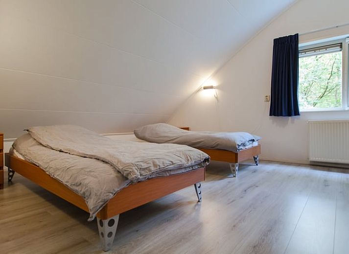 Das Ferienhaus in Ruinen, im Suedwesten von Drenthe, bietet einen ruhigen Rueckzugsort mit Terrasse und gruener Umgebung, ideal fuer Naturliebhaber.