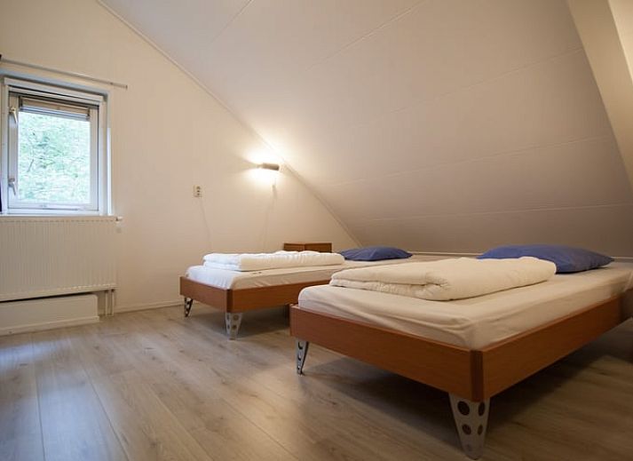 Das Ferienhaus in Ruinen, im Suedwesten von Drenthe, bietet einen ruhigen Rueckzugsort mit Terrasse und gruener Umgebung, ideal fuer Naturliebhaber.