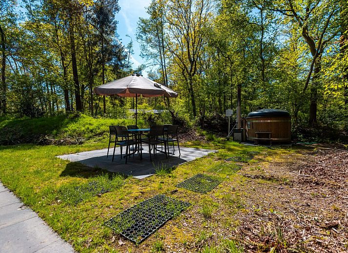 Verblijf 200796 - Vakantiewoning Zuidwest Drenthe - Vakantiehuis Vakantiepark De Wiltzangh - Esborg Lodge Hottub