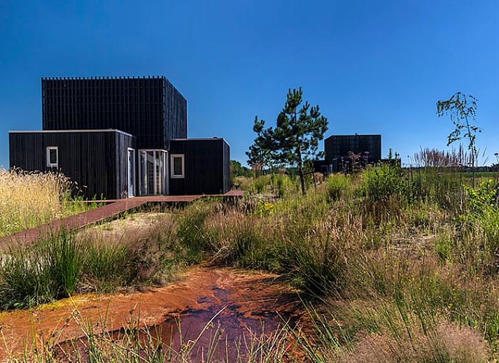 Moderne eetruimte in Huisje in Wapserveen, vakantiehuis in Zuidwest Drenthe, Drenthe.