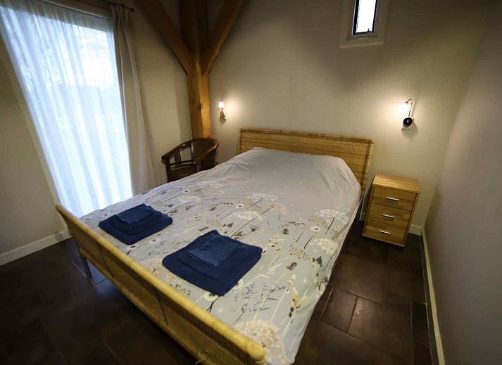 Charming vacation home DG591 in Dwingeloo, Drenthe, with wooden facade and rural feel.