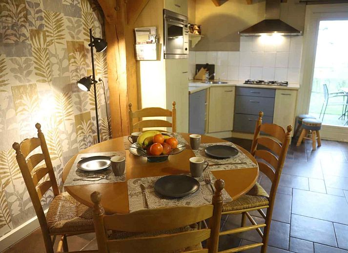 Spacious and bright living room of vacation home DG591 in Dwingeloo, with access to the terrace.