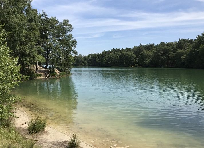 Schoener See bei DG1823 Ferienhaus in Dwingeloo, Drenthe, ideal fuer Entspannung und Naturerlebnis.