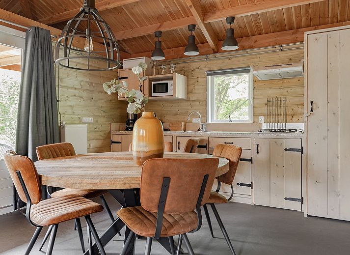 Cozy Hooiberglodge in Dwingeloo, Drenthe with spacious veranda and green surroundings, ideal for a relaxing vacation in Southwest Drenthe.