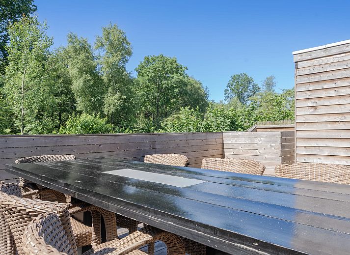 Enjoy a relaxing stay at the Heidelodge, a vacation home in Dwingeloo, Southwest Drenthe, surrounded by beautiful nature.