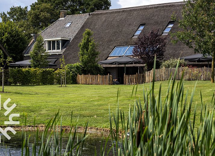 Verblijf 201265 • Vakantiewoning Zuidwest Drenthe • Luxe 9 persoons vakantiebungalow gelegen direct aan het