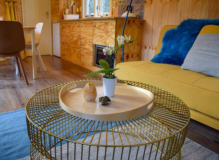 Gemuetliches Schlafzimmer im Ferienhaus DG1584, Dwingeloo, Suedwest-Drenthe, mit Holzeinrichtung.