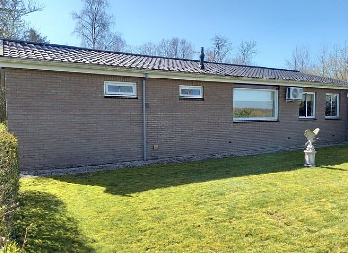 Ferienhaus in Pesse mit grossem Garten und Spielgeraeten im Suedwesten von Drenthe, ideal fuer Familien.