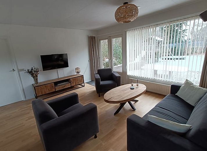 Grosser Rasen im Ferienhaus in Pesse, Suedwest-Drenthe, ideal fuer Aktivitaeten im Freien.