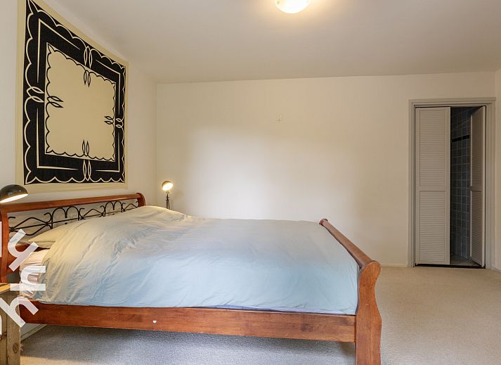 Rustige tuin met zitje bij DG1780 vakantiewoning in Pesse, Drenthe.