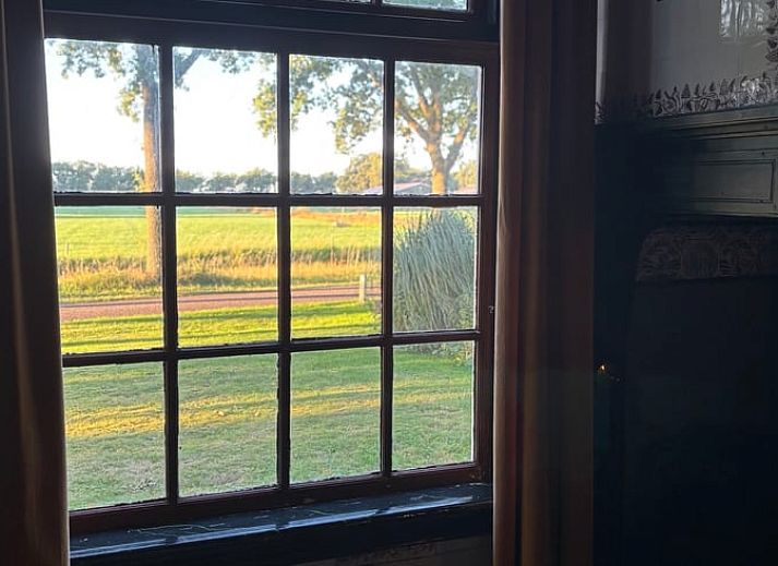 Gemuetliche Kueche im Ferienhaus in Ruinerwold, Suedwest-Drenthe, mit traditionellen Fliesen und modernen Geraeten fuer einen komfortablen Aufenthalt.