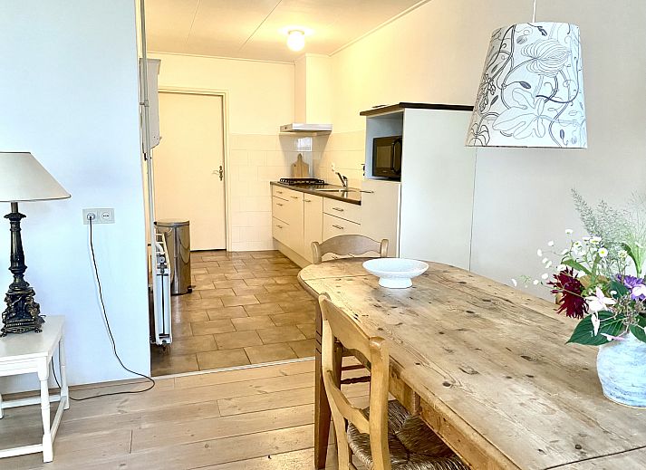 Geniet van de serene tuin en groene omgeving van vakantiehuis DG2051 in Ruinerwold, Zuidwest Drenthe, perfect voor natuurliefhebbers.