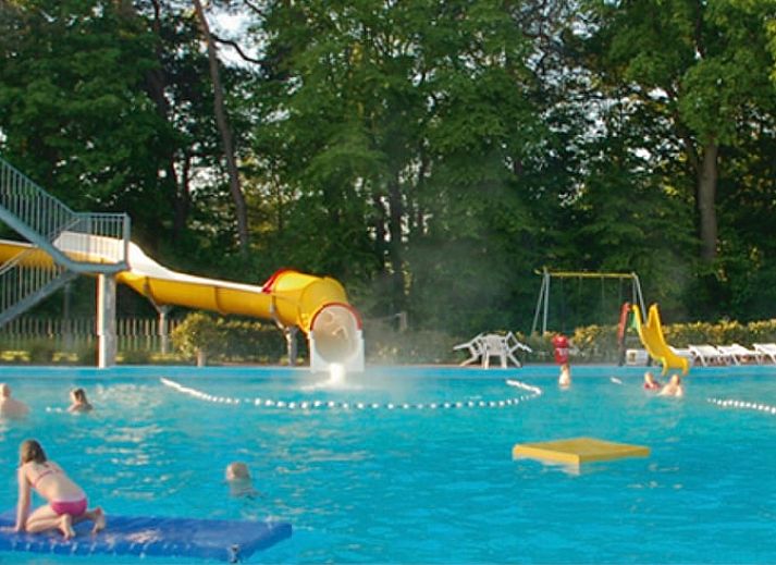 Gemuetliches Schlafzimmer mit Etagenbett im Ferienhaus in Ruinerwold, Ferienhaus im Suedwesten von Drenthe, umgeben von Natur.