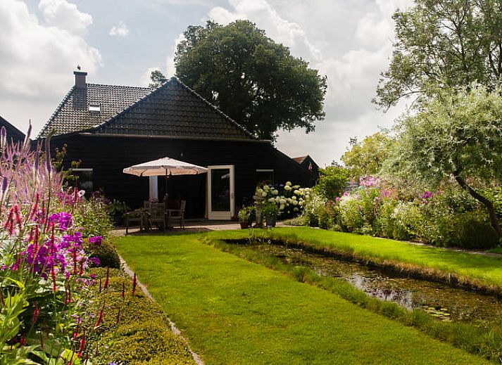 Schoener Garten fuer Ferienhaus in Ruinerwold, ein idyllisches Ferienhaus im Suedwesten von Drenthe.