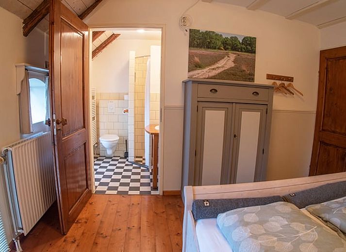 Ferienhaus in Ruinerwold, ein charmantes Ferienhaus in Suedwest-Drenthe mit grossem Innenhof und charakteristischer Architektur.