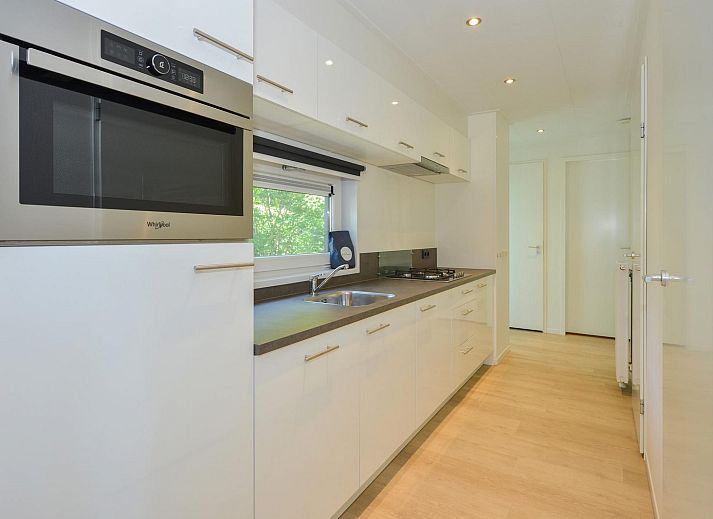 Drenthelodge | Berging | 6 Pers vakantiehuis in Zorgvlied, Drenthe, omgeven door groene natuur en rustgevende omgeving.