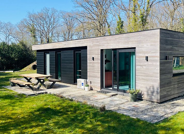 Vakantiehuis DG2025 in Zorgvlied, Zuidwest Drenthe, met moderne houten gevel en terras in groene omgeving.