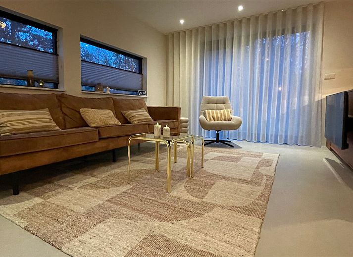 Sfeervolle slaapkamer in vakantiehuis DG2025 in Zorgvlied, Zuidwest Drenthe, met een comfortabel bed en rustieke inrichting.