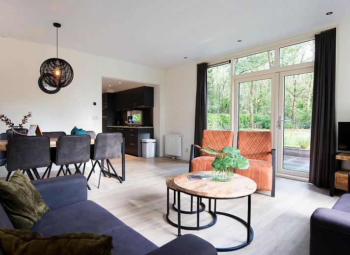 De Ganzenpoel chalet in Zorgvlied, Zuidwest Drenthe, omgeven door groene natuur en rustieke charme.