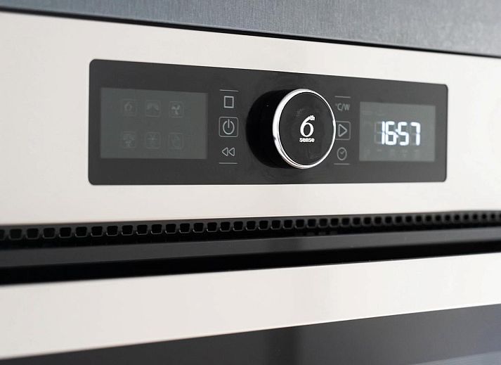 Moderne chalet De Ganzenpoel in Zorgvlied, Zuidwest Drenthe, met terras en omringd door groene natuur voor een ontspannen vakantie.